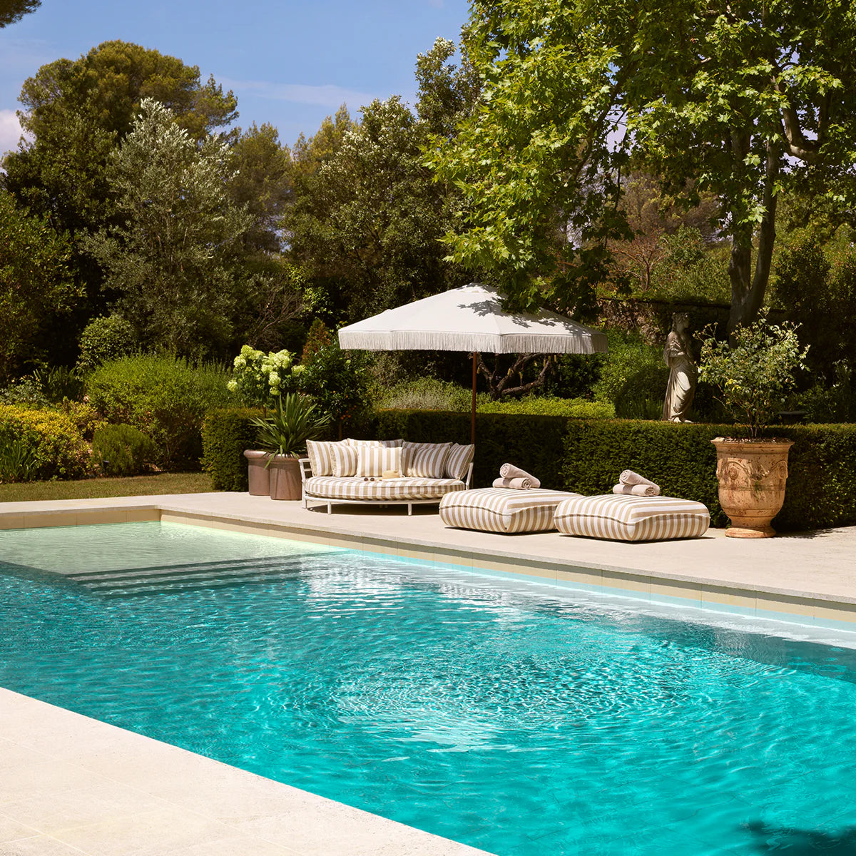 Matte White Outdoor Bed Laguno